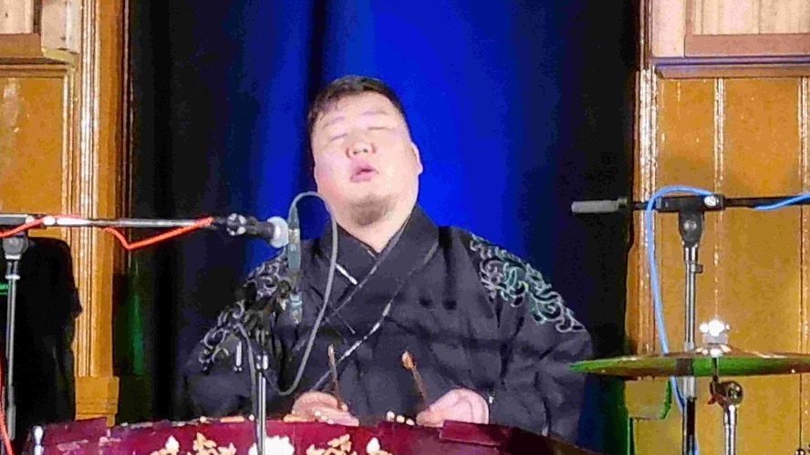 Seeda Oberton Unterton Tuvamusik mongolischer Chömei – Gesang  Der Kehlkopfgesang oder Obertongesang aus der Mongolei Kalmückien Altai