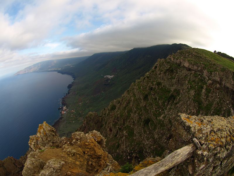 Mirador Bascos Blick runter Pozo de la Salud Blick in die Caldera El Golfo