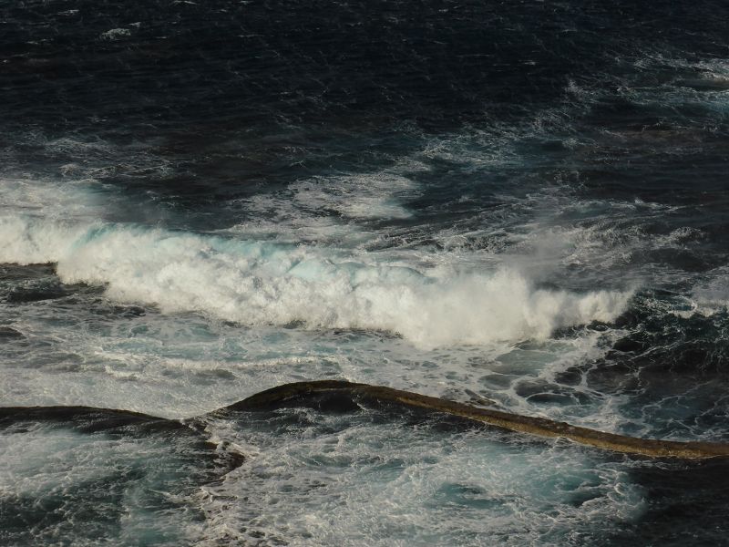 Sturm auf dem Meer  Sturm auf Frontera mare atlantico regenbogen durch Gischt der Wellen 