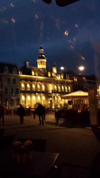 Roermond Maas  Mund der Rur  Marktplatz im Abendlicht