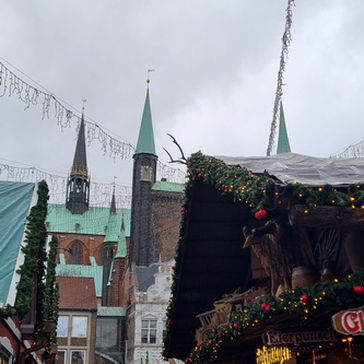 Lübeck Weihnachtsmarkt  Traveufer Old City Altstadt Hüxstrasse 