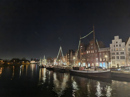 Lübeck bei Nacht Obertravebrücke Speicherhäuser