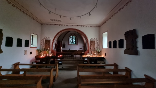 Weinfelder Maar (Totenmaar)  Kapelle und der angeschlossene Friedhof