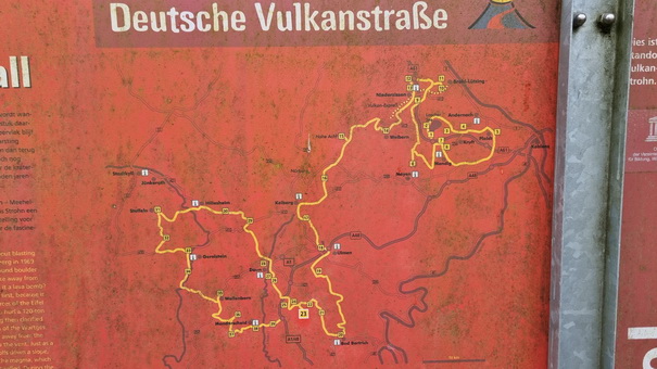 Daun Strohn  Vulkanbombe Strohner Schweiz deutsche Vulkanstrasse