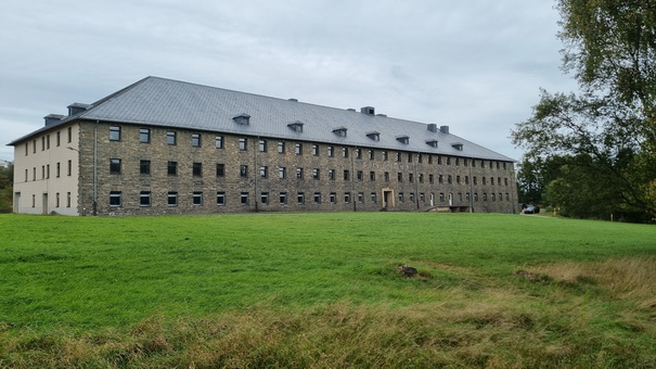   Vogelsang Eifel Urfttalsperre auf dem Berg Erpenscheid  