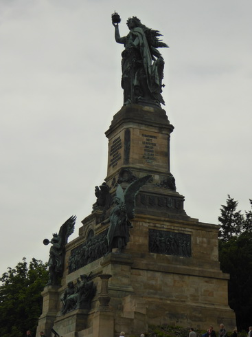 Weinberge Nierderwalddenkmal Seilbahn Assmannshausen Rüdesheim am Rhein