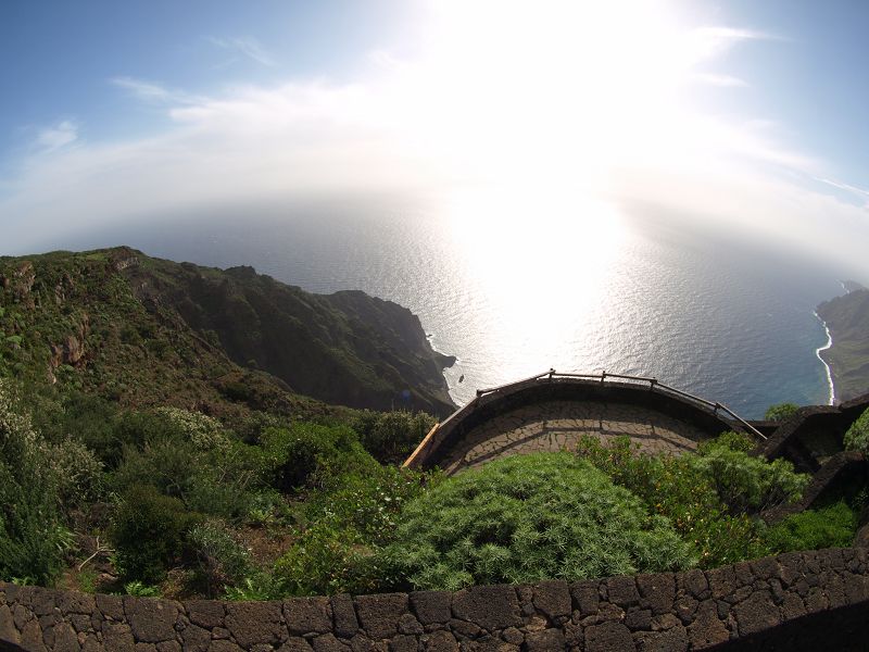 Mirador de Isora Mirador de Isora der zweitschönste Aussichtspunkt auf El Hierro Ostküste El Hierro bis runter zum Hotel Parador