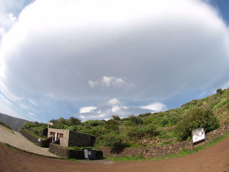 Mirador de Isora Mirador de Isora der zweitschönste Aussichtspunkt auf El Hierro Ostküste El Hierro bis runter zum Hotel Parador