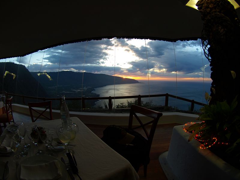 Mirador de la Pena + Pena Restaurant wurde 1989 vom Künstler César Manrique entwickelt Lavaarchitektur