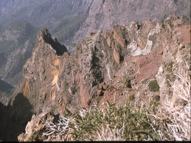 La Palma   La Palma   Vulkanwandern  Caldera de Taburiente Parc National La Palma  La Palma   La Palma  Vulkanwandern  Caldera de TaburienteLa Palma bizarre Vulkanlandschaften  Vulkanwandern  Caldera de Taburiente