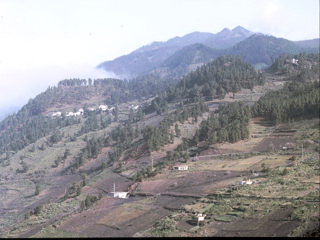 La Palma  weg zum Leuchtturm ueber Lapilli nach Fuencaliente Salinas