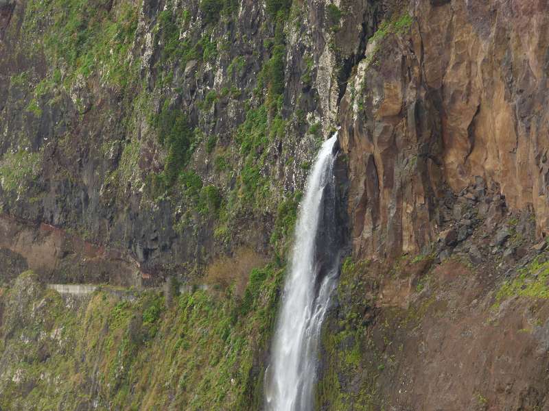 Madeira   Porto Moniz natürliche Schwimmbäder in den Felsen Felsenbäder