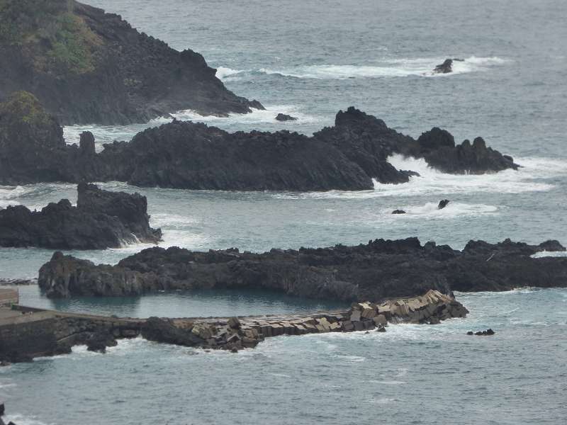 Madeira   Porto Moniz natürliche Schwimmbäder in den Felsen Felsenbäder