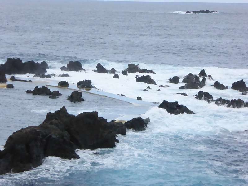  Madeira   Porto Moniz natürliche Schwimmbäder in den Felsen Felsenbäder