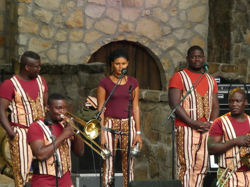 La fanfare Eyo'nl   Eyo'nl Brass Band  BeninLa fanfare Eyo'nl   Eyo'nl Brass Band  Benin