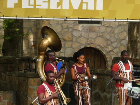 La fanfare Eyo'nl   Eyo'nl Brass Band  BeninLa fanfare Eyo'nl   Eyo'nl Brass Band  Benin