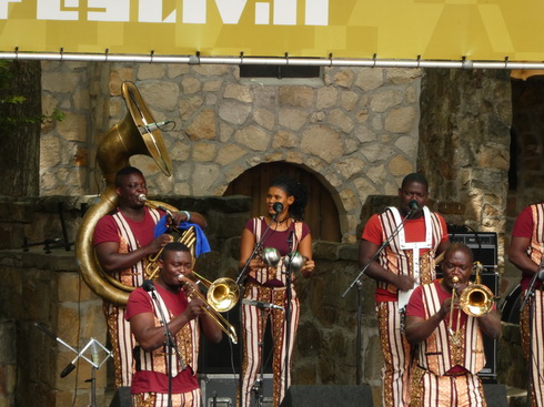 La fanfare Eyo'nl   Eyo'nl Brass Band  BeninLa fanfare Eyo'nl   Eyo'nl Brass Band  Benin