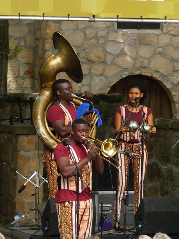 La fanfare Eyo'nl   Eyo'nl Brass Band  BeninLa fanfare Eyo'nl   Eyo'nl Brass Band  Benin