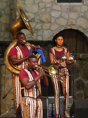 La fanfare Eyo'nl   Eyo'nl Brass Band  BeninLa fanfare Eyo'nl   Eyo'nl Brass Band  Benin