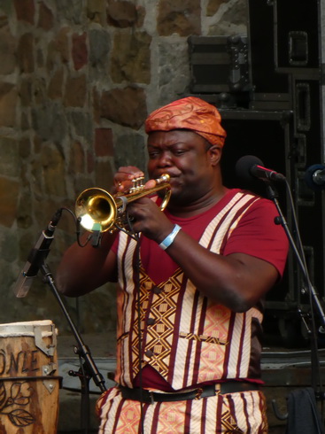 La fanfare Eyo'nl   Eyo'nl Brass Band  BeninLa fanfare Eyo'nl   Eyo'nl Brass Band  Benin