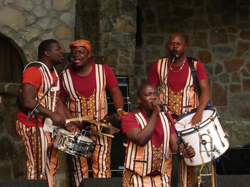 La fanfare Eyo'nl   Eyo'nl Brass Band  BeninLa fanfare Eyo'nl   Eyo'nl Brass Band  Benin