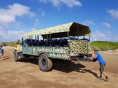   Bonaire Truckjeepsafari GMC CCkw 352 Lac Chai Bonaire Truck jeepsafari GMC Lac Chai 