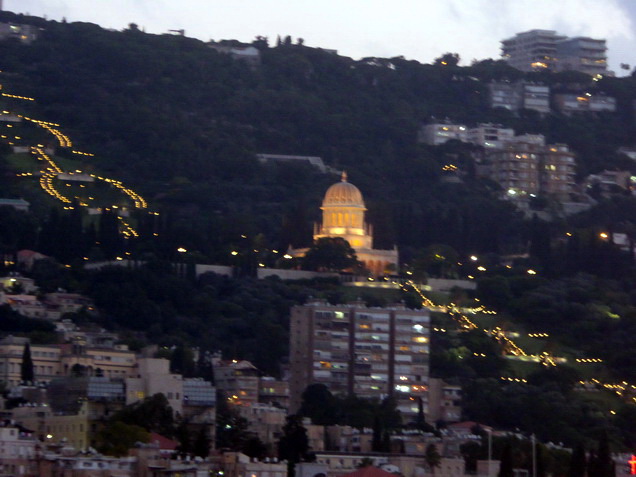 Haifa Hafenstadt Bahá'í-Religion  bahai.comHaifa Hafenstadt Israel  Bahá'í-Religion  bahai.com Bahai Gardens Yefe Nof Balcony 