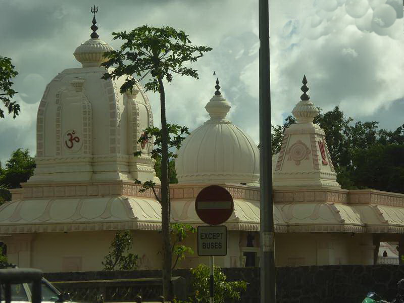   Mauritius Tempel India  Le Victoria Beachcomber Hotel MauritiusMauritius Indische Stupas und Tempel   Le Victoria Beachcomber Hotel Mauritius Mountains