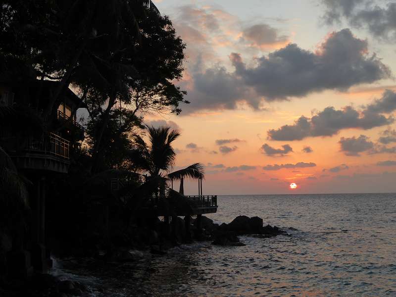 Hilton Northolme Seychelles Hilton Northolme Seychelles Felsen Sundowner